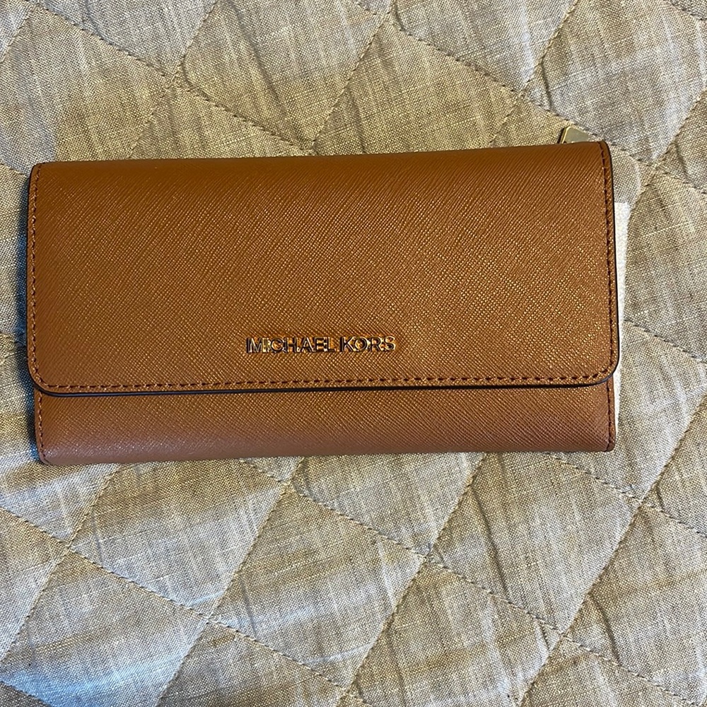 Michael Kors tri-fold leather wallet. Brown. BRAND NEW